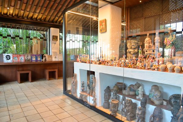 A coleção de objetos da cultura popular brasileira do casal é exposta no museu