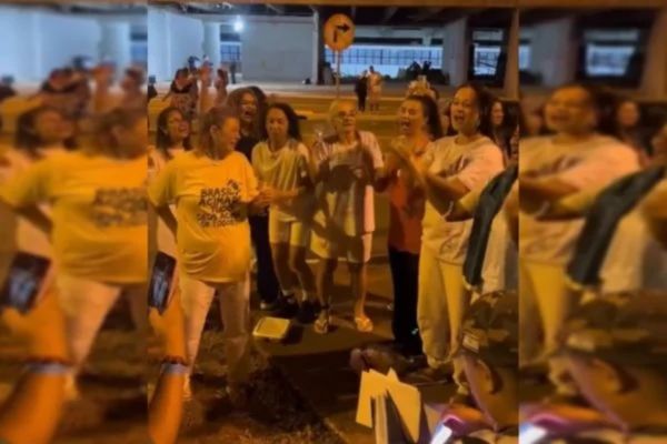 Apoiadoras de Bolsonaro celebram soltura