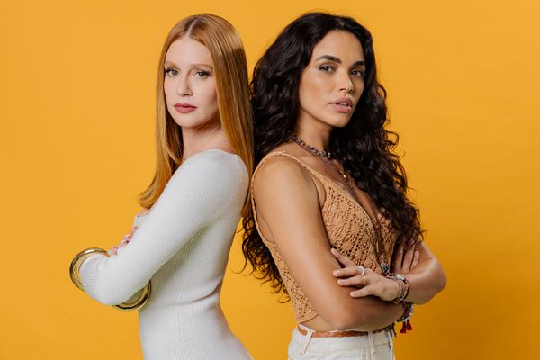 Preciosa (Marina Ruy Barbosa) e Luna (Giovana Cordeiro).