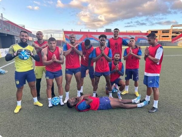 Foto de atletas do Nacional na Arena Cajueiro foi apagada após críticas