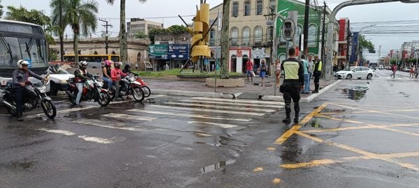 Semáforos param durante apagão na Bahia 