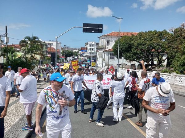 Professores fazem manifestação por causa do pagamento dos precatórios