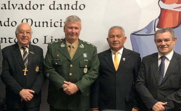 Comendador Nelson José de Carvalho, Diretor da ABI, General Guedon, vereador Teo Sena e desembargador Baltazar Saraiva.