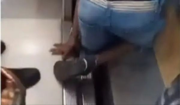 Passageiro prendeu a perna em vão no metrô