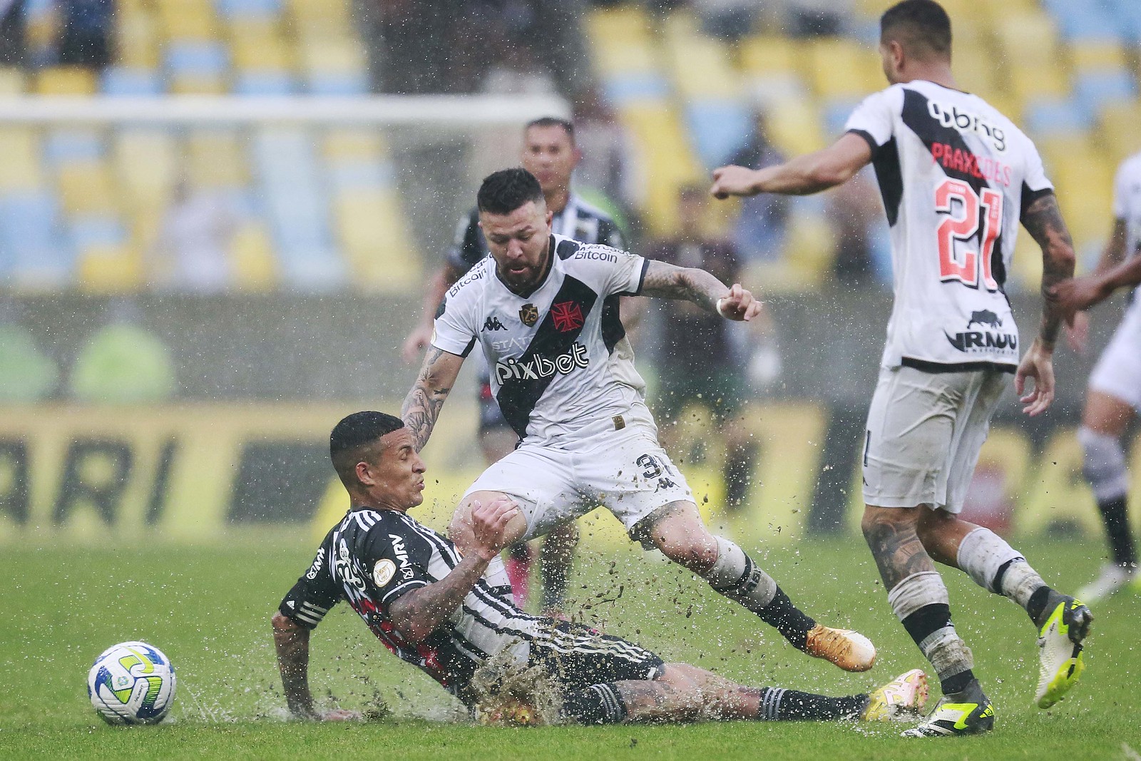 Vasco quer jogar no Maracanã contra o Atlético-MG e faz pedido