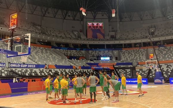 Seleção brasileira fez primeiro treino na Arena Indonésia