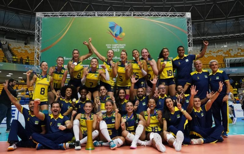 Brasil vence quarto jogo no vôlei feminino sem perder nenhum set