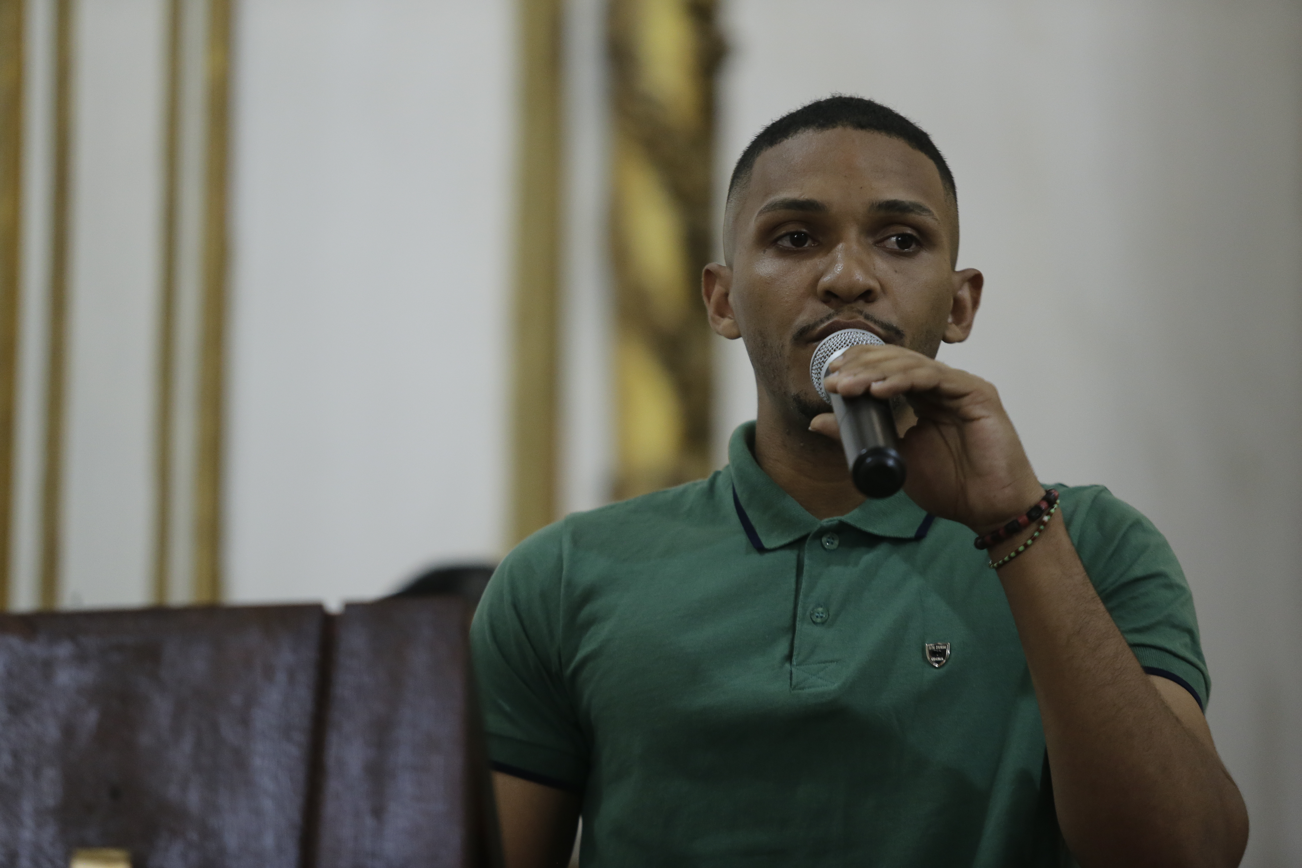 Wellington, neto de Mãe Bernadete, que estava com ela no momento do criem por Arisson Marinho/CORREIO