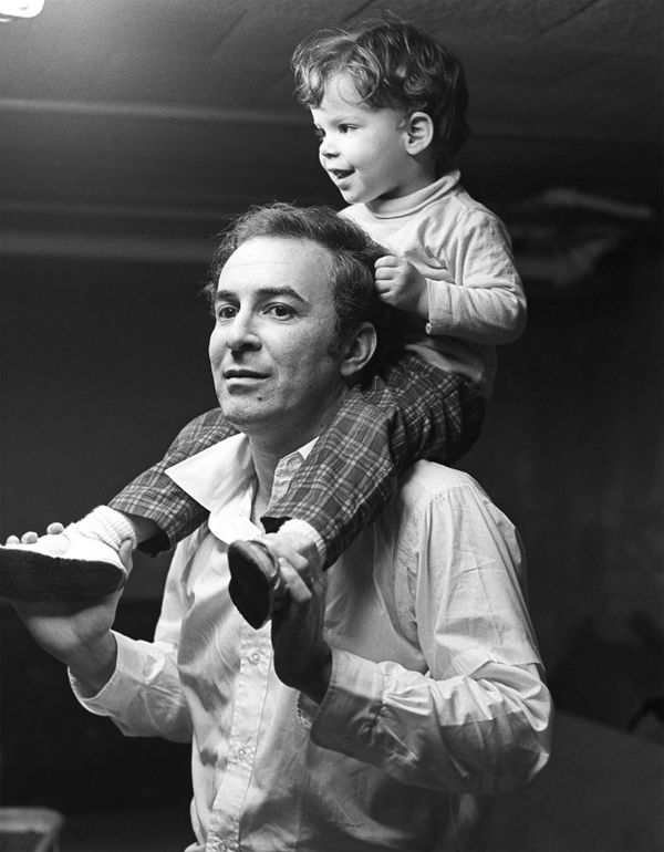 João Gilberto com Bebel em foto dos anos 70