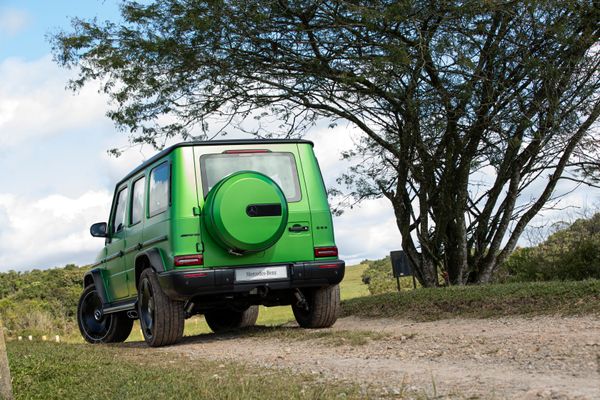 Com 2.595 kg, o G 63 AMG acelera de 0 a 100 km/h em apenas 4,5 segundos