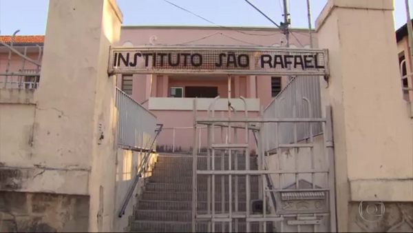 Professor é acusado de estuprar alunos cegos
