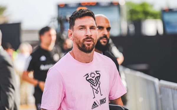 Yassine Chueko atrás de Messi: ex-soldado atua como segurança do argentino