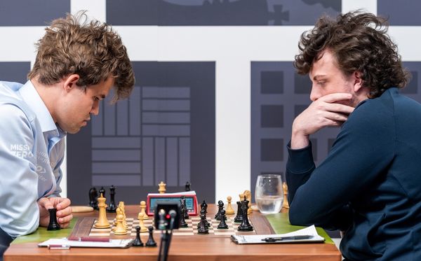 Magnus Carlsen foi derrotado por Hans Niemann em setembro do ano passado