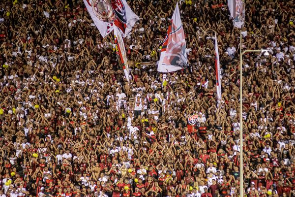 Torcida do Vitória no Barradão durante a Série B de 2023