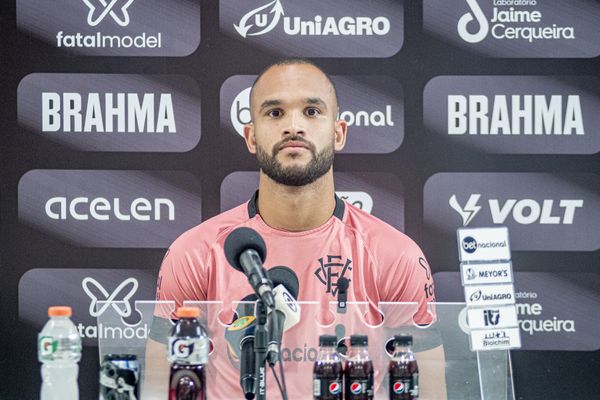 Zagueiro João Victor será titular do Vitória contra o Mirassol