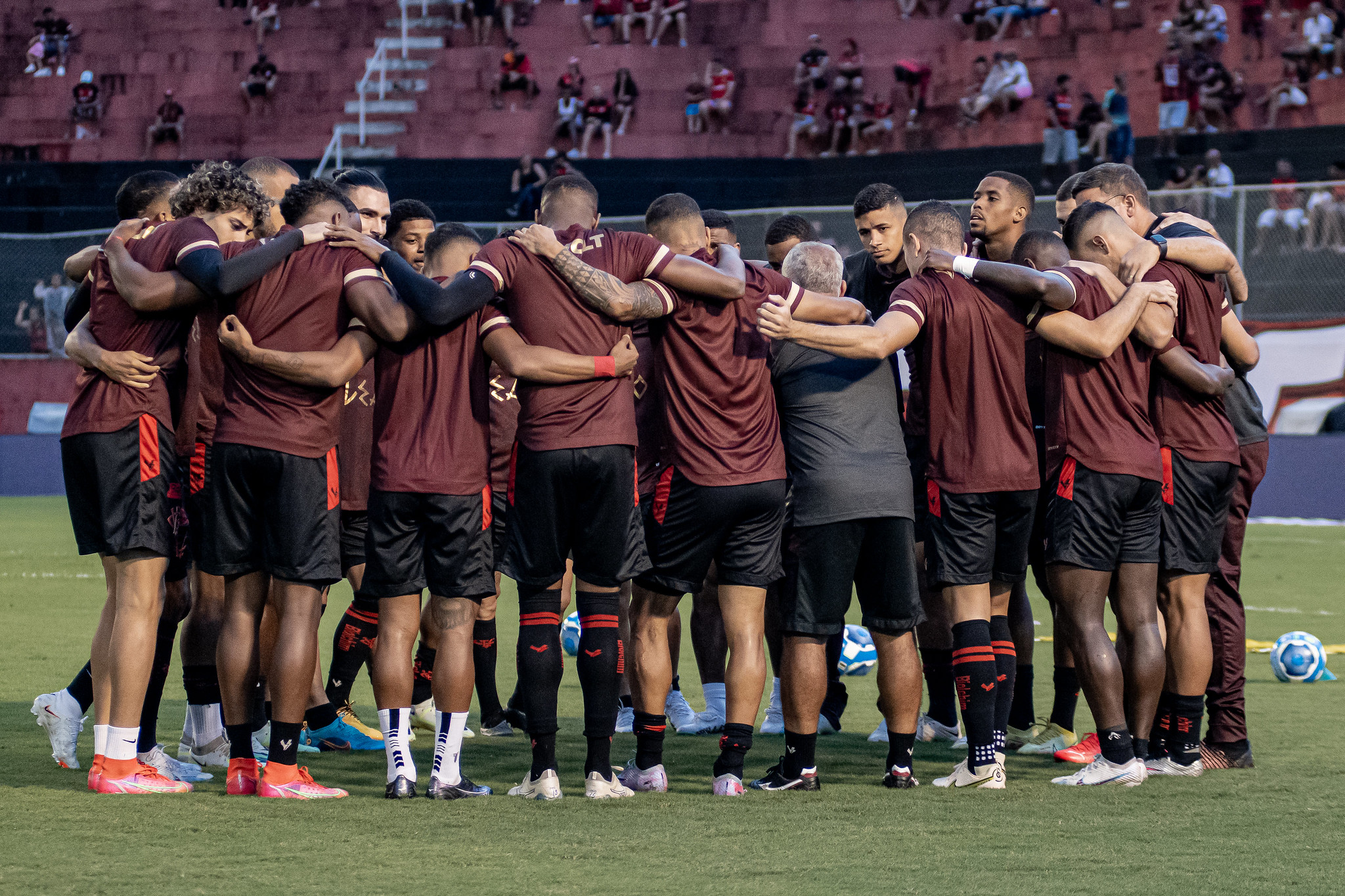 Série B: Vitória cai mais duas posições na tabela com os jogos