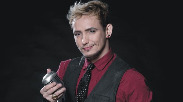 O cantor Ricky Vallen