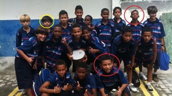 Biel (marcado de amarelo) em time da base do Bahia que tinha André, do Fluminense, e Danilo, do Nottingham Forest