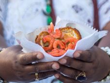 Imagem - Dia Nacional da Baiana de Acarajé: veja onde comer iguaria de R$ 1 a R$ 3 em Salvador