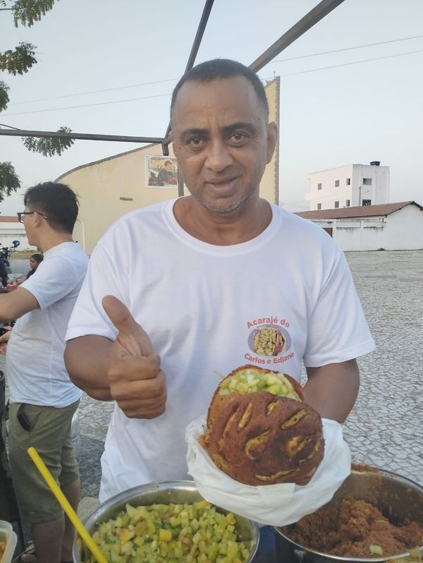 Baiano de acarajé Carlos Gomes dos Santos inventou acarajé de 2kg em Paulo Afonso