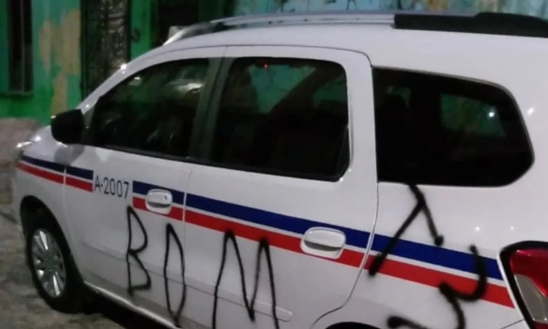 Carro recebeu marca "BDM" por Reprodução