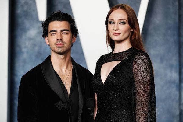 o cantor Joe Jonas e a atriz Sophie Turner têm um casal de 