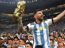 Imagem - Messi quer jogar a Copa do Mundo de 2026, revela técnico da Argentina