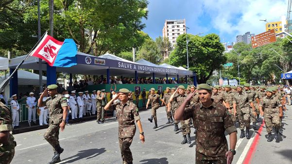 Desfile comemora os 201 anos da Independência do Brasil