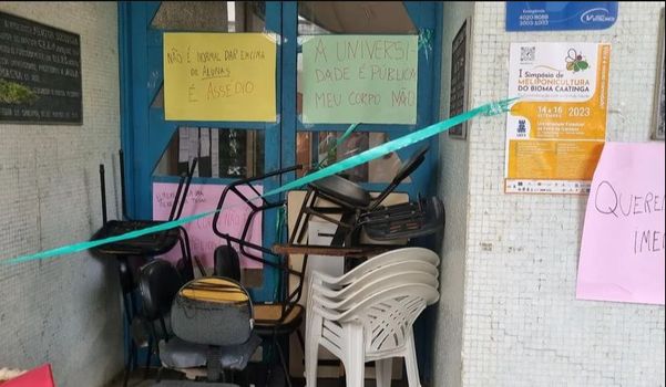 Estudantes fecharam o acesso ao Departamento de Ciências Biológicas