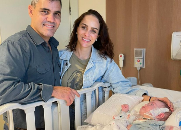 Filha de Juliano Cazarré retorna ao hospital