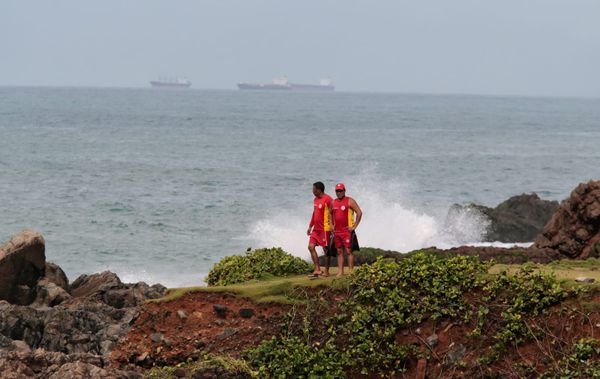 Buscas continuam na Praia de Ondina