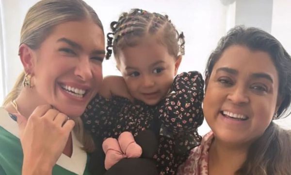 Lore Improta e a filha Liz fazem visita a Preta Gil após alta médica por Reprodução