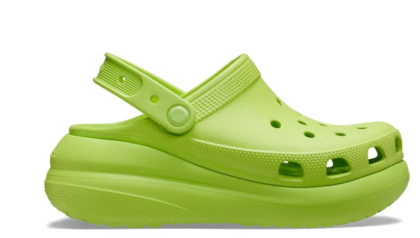 Calçado pode aumentar o risco de torções, quedas e fraturas por Divulgação