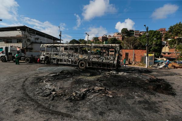 Ônibus foi incendiado em Castelo Branco