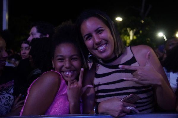 Fabiane e Anne no show de Pitty, em Salvador 