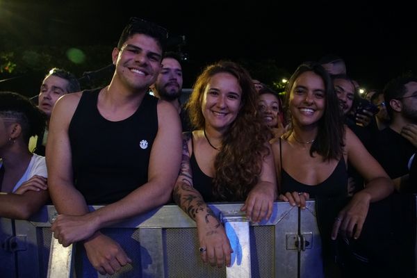 Matheus, Mariana e Jaqueline no show de Pitty em Salvador 