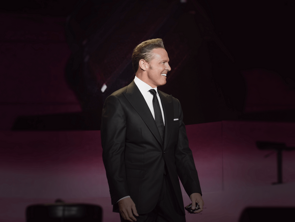 Após 12 anos, cantor mexicano Luis Miguel volta a se apresentar no Brasil