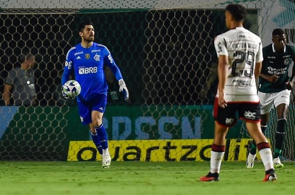 O goleiro Rossi estreou pelo Flamengo