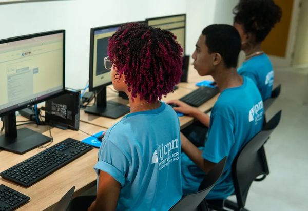 Salvador terá curso gratuito de comunicação e informática para pessoas LGBTQIA+