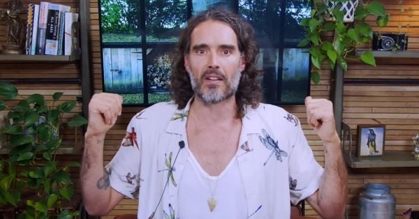 Segundo a polícia, o ator Russel Brand teria agredido cinco mulheres