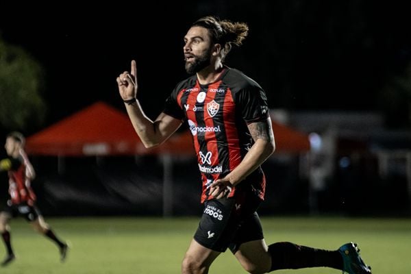 Léo Gamalho é o artilheiro do Vitória na Série B