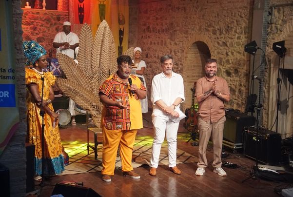 O Espaço Cultural da Barroquinha foi entregue pelo Secretário Pedro Tourinho (à direita) e o presidente da FGM Fernando Guerreiro (de branco)