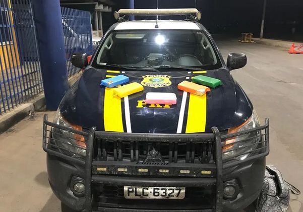 Droga estava escondida na bagagem da passageira