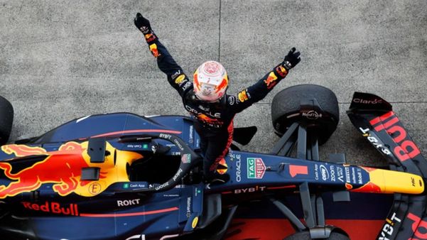 Max Verstappen comemora a vitória no Grande Prêmio do Japão de F1