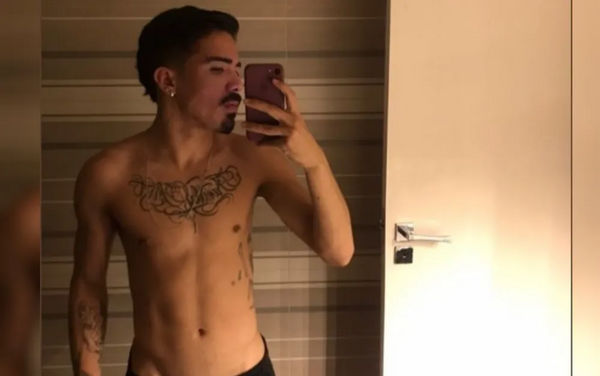 Garoto de programa faz selfie em espelho após matar vítima