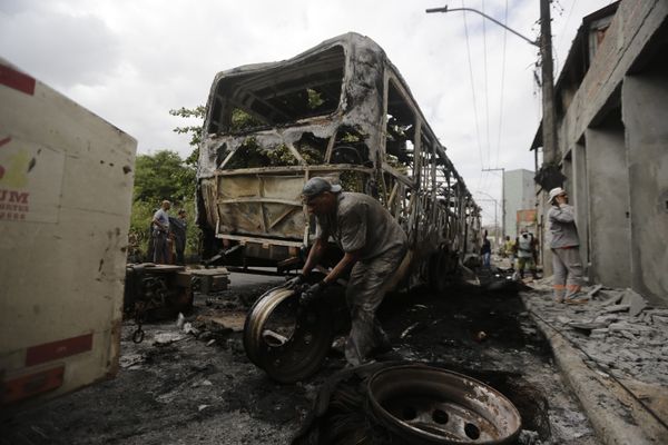 Ônibus incendiado em Paripe