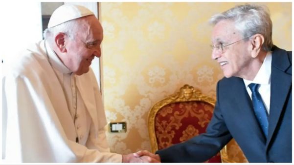 Caetano Veloso encontrou o Papa Francisco na manhã desta quinta (28) por reprodução instagram