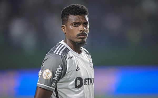 Jemerson, zagueiro do Atlético-MG, se envolveu em acidente de carro