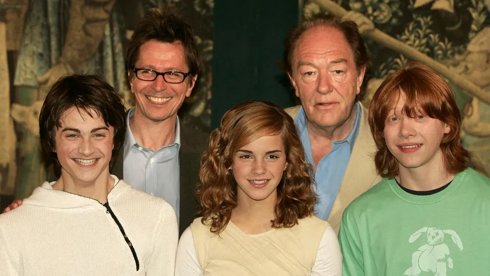Michael Gambon, em 2004, ao lado de Daniel Radcliffe, Emma Watson, Rupert Grint e Gary Oldman por divulgação