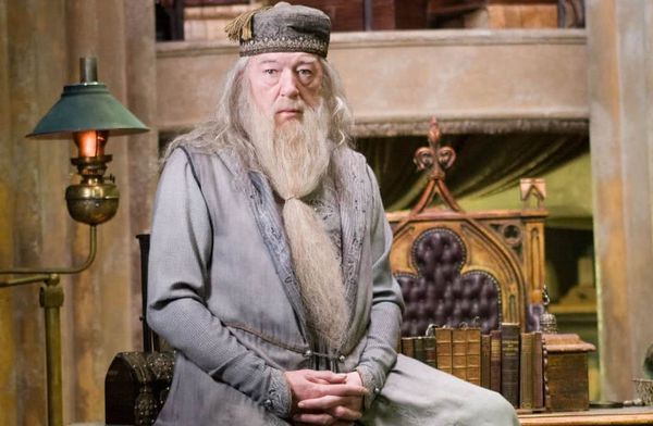 O ator britãnico Michael Ganbom na pele de Alvus Dumbledores